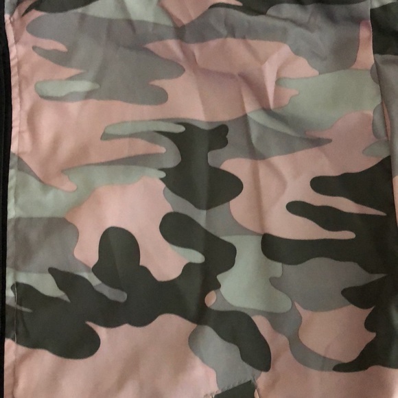 NEW LOOK Women’s Grey/ Pink Cropped Camo Windbreaker Jacket | M - Picture 12 of 15